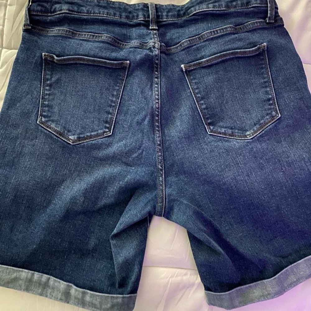 Universal Thread Blue Jean Shorts with Rolled Hems - Picture 3 of 4